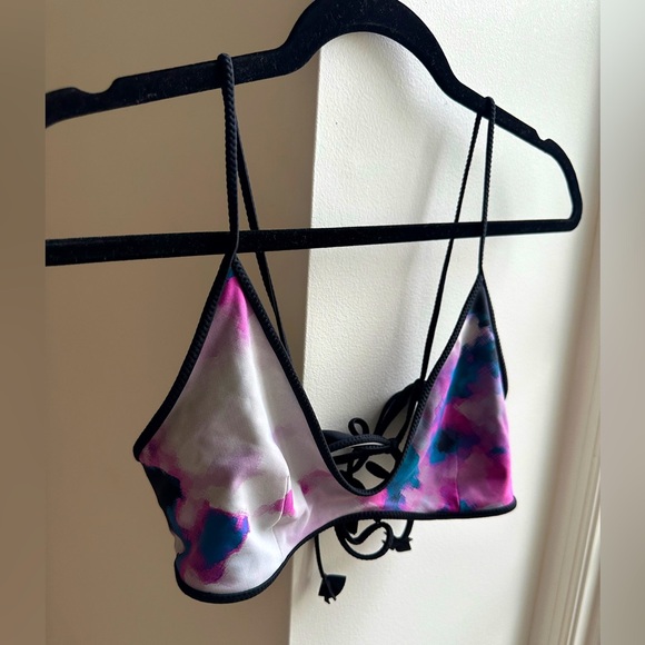 Lululemon Reversible Bikini Swim Top size 8 - Picture 3 of 4